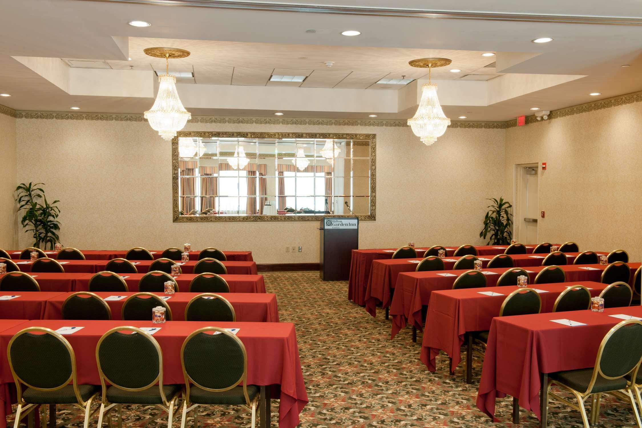 Hilton Garden Inn פיירפקס עסק תמונה